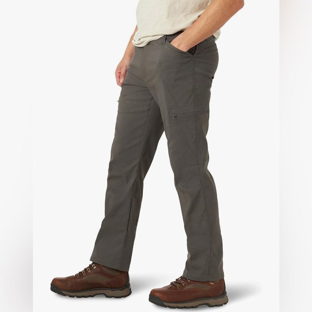 30x32 Men’s Wrangler Asphalt Gray Outdoor Performance Cargo Pants